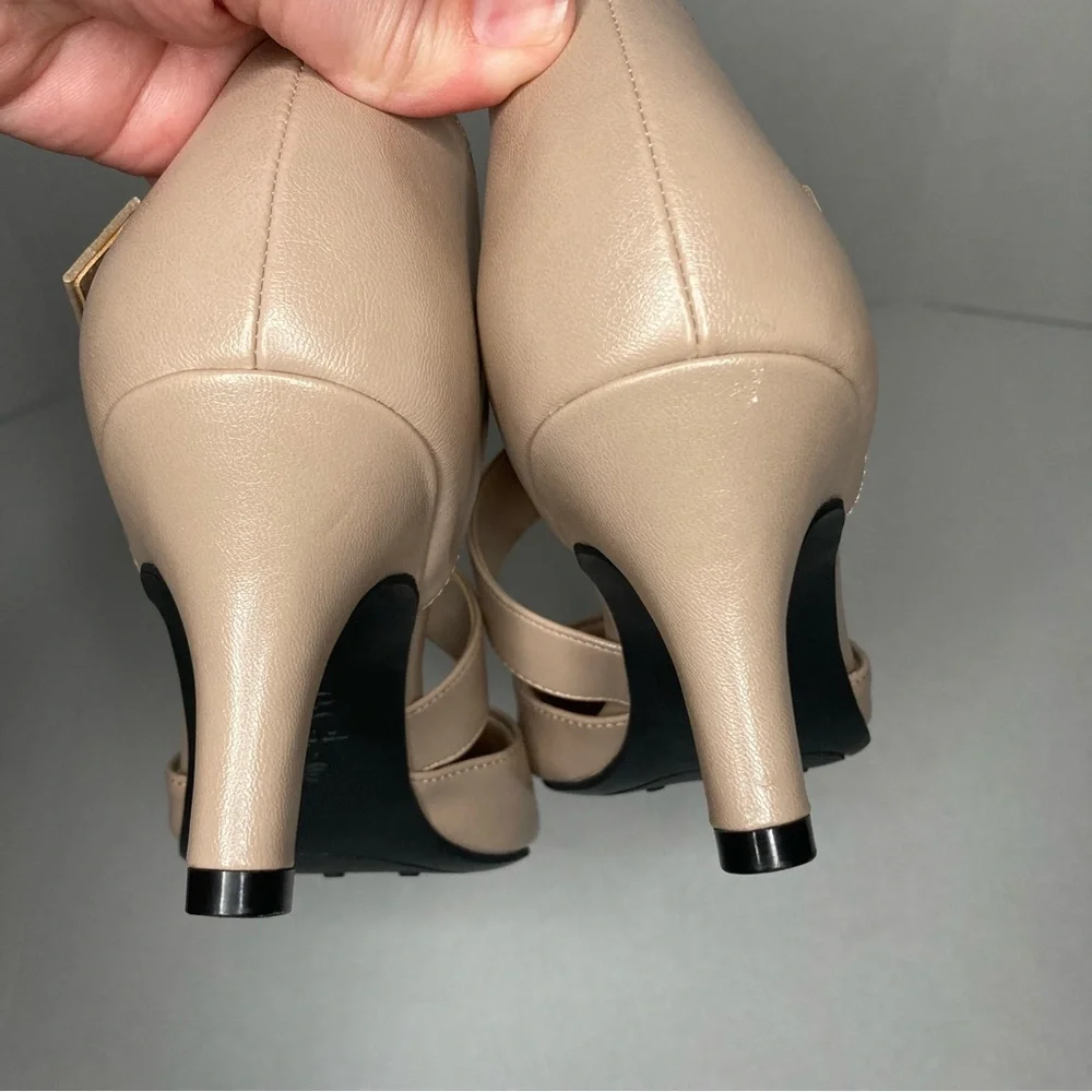 LifeStride Wide Width size 8 Taupe 2.5 inch heels - Picture 10 of 11